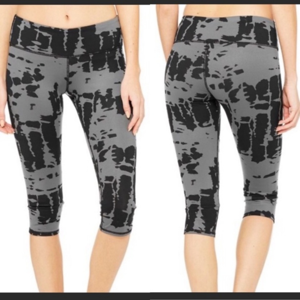 Alo Yoga Black Tie Dye AIRBRUSH CAPRI